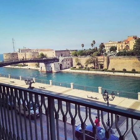 Castello Aragonese Suites Таранто Экстерьер фото
